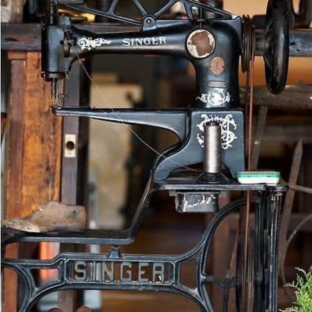 Inventor De La Maquina De Coser